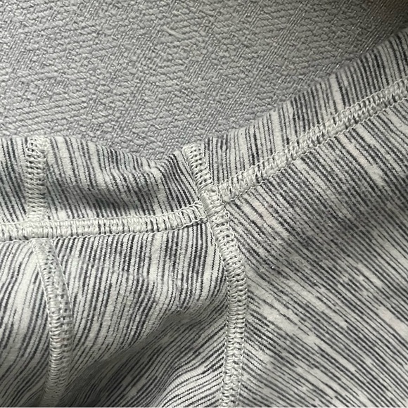 Lululemon define jacket size 10 - Picture 9 of 14